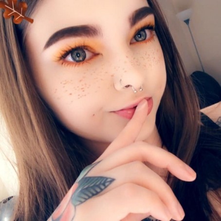 Leah, 23, United Kingdom