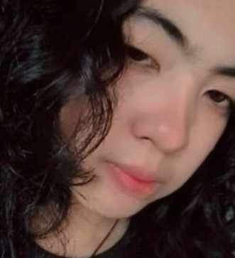 Essi, 22, Philippines