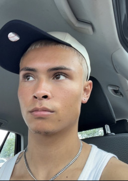 Alex, 18, United States