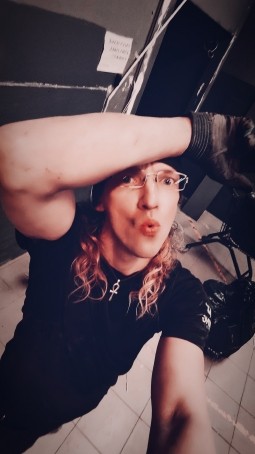 Soliholicx, 40, Estonia
