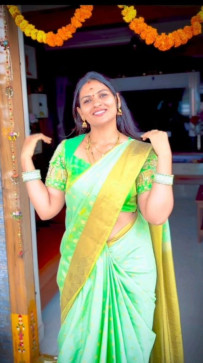 Nidhi, 34, India