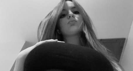 Clara, 19, United States