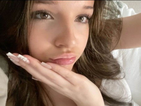 Marina, 18, Switzerland