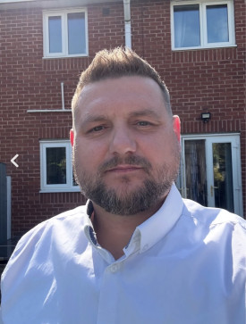 Lee Philips, 40, United Kingdom