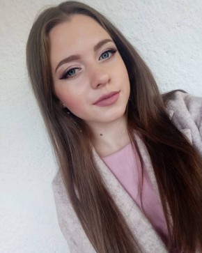 Chloe, 20, United States