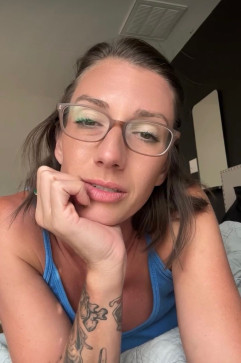 Alexandria, 40, Canada