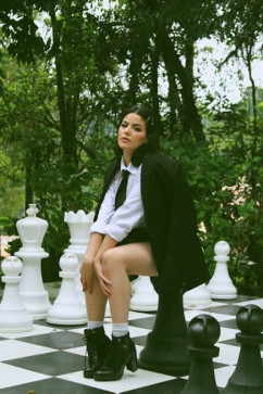 Chess Lady, 18