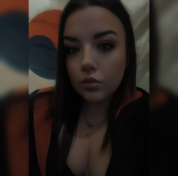 Kellyy, 31, United Kingdom