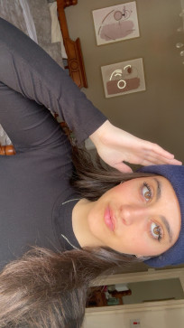 Julia, 21, Spain