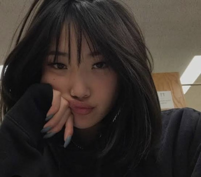 Seo-yon, 18, South Korea