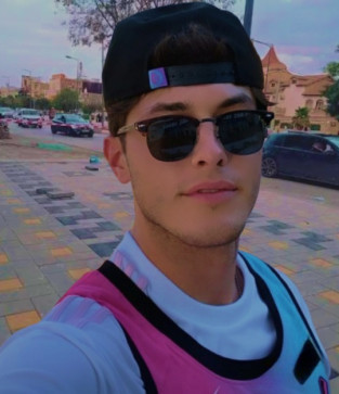 Sammy, 25