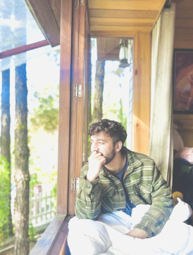 The Pinkwhite, 23, Romania