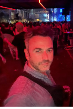 Cajon, 43, Spain