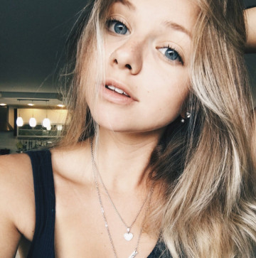 Christiana, 19, Greece