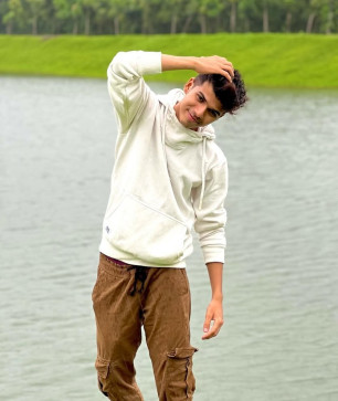 Dada Patil, 20, India