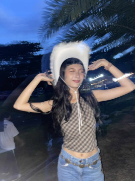 Veenia Zuhea, 18, Philippines