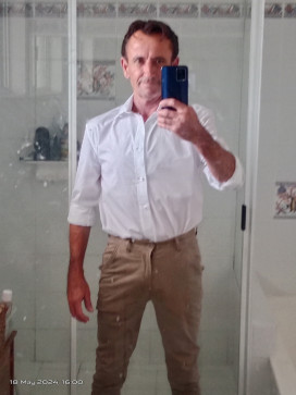 James, 54, Australia