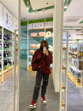 Yayi Fraight, 75, Philippines