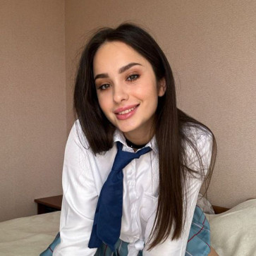 Ella, 22, United Kingdom