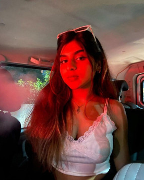 Divyanshi, 18, India