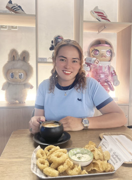 Pearly, 40, Philippines