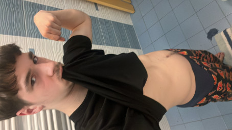 Oskaras, 21, United Kingdom