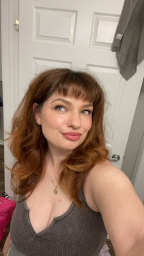 Ella, 32, Canada