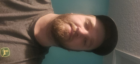 Hockeyguy95, 30, Canada