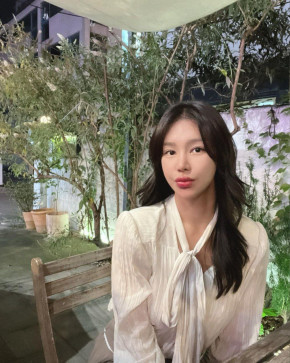 Heejin, 18, Philippines