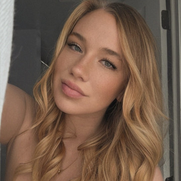 Linda, 24, United States