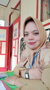 Yuli Selamet, 44, Indonesia