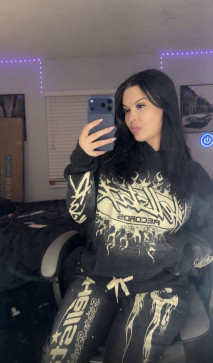 Valentina, 19, United Kingdom