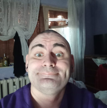 Dan Buzgau, 18, Romania