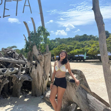 Jennifer Salomro, 21, United Kingdom