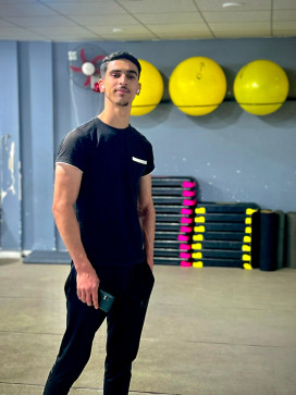 Ishak19, 21, Algeria