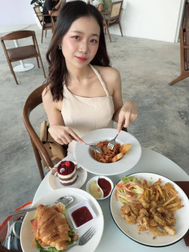 Olivia, 33, United Kingdom