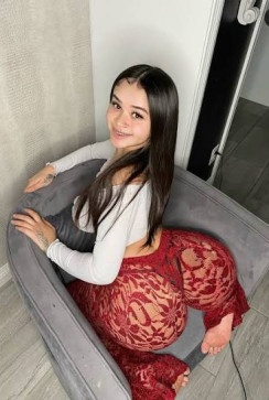 Valarie Ruvalcaba, 30, United Kingdom