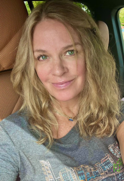 Claudia, 51, Netherlands