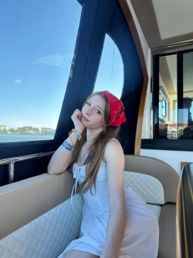 Molly Walker, 18, United States