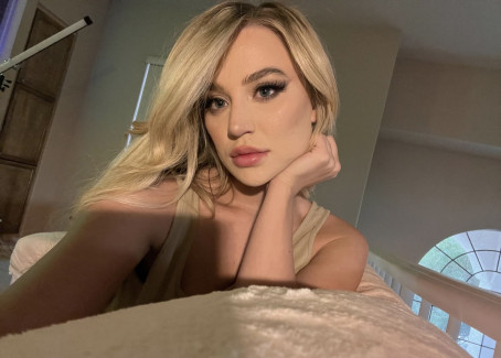 Sarah Alisson, 34, United States