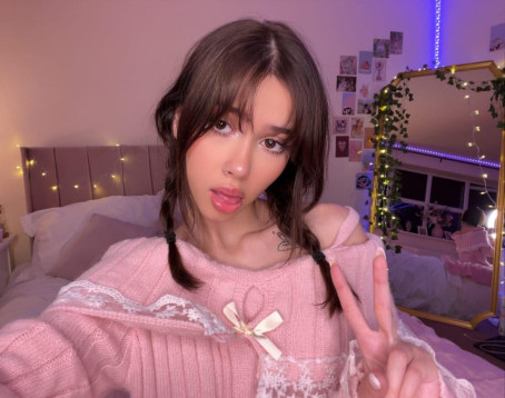 Claudia, 22, United States