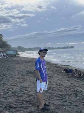 Roonix A, 18, Philippines