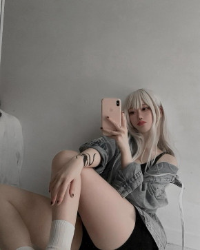 Nora, 18, South Korea