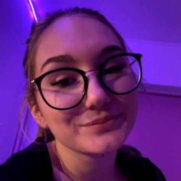 Jessica Miller, 29, United States