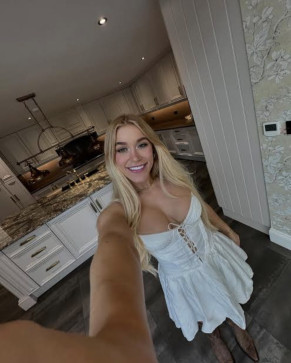 Lora Banks, 30, United States