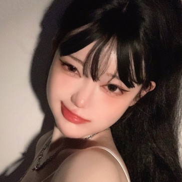 Nora, 18, South Korea