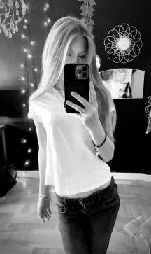 Emma, 18, Sweden