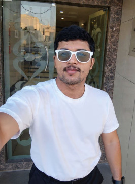 Zandy Root, 22, Saudi Arabia