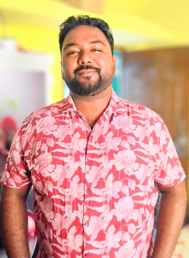 Avi, 32, India