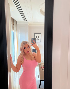 Mia Riley, 19, United States